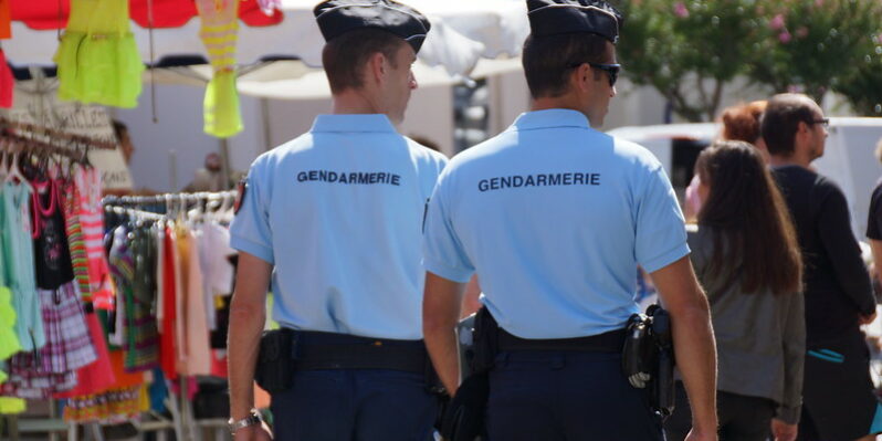 Gendarmes en inspection